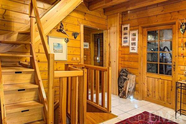 Diele mit Treppe ins Dachgeschoss