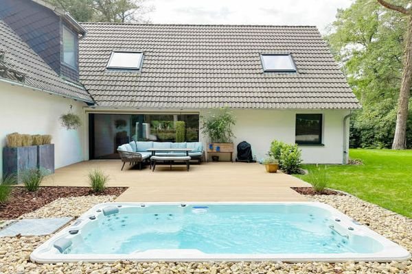 Terrasse mit SwimSpa-Pool