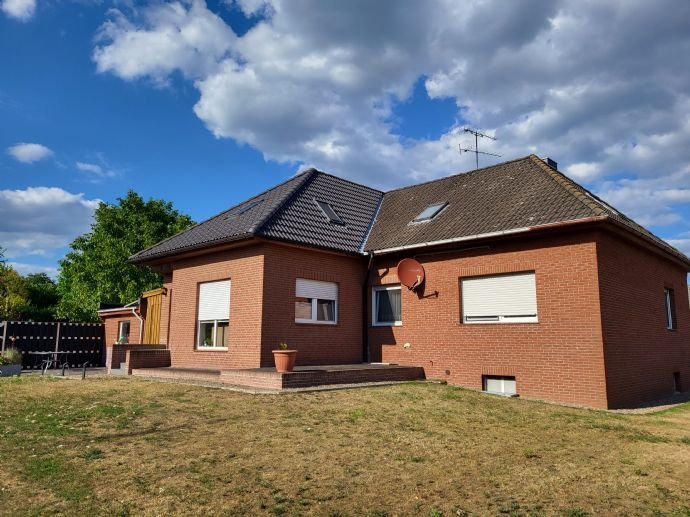 Sehr schöner Bungalow nebst Garage und Carport!