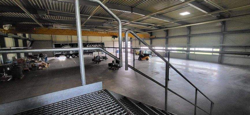 TREPPENAUFGANG VON DER HALLE ZUM STAURAUM