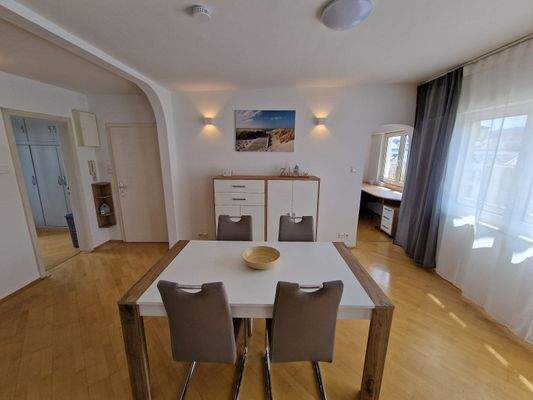 Wohnzimmer / Esstisch