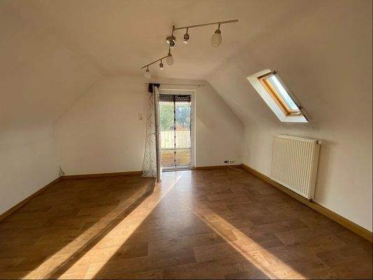 Schlafzimmer im DG mit Zugang auf den Balkon