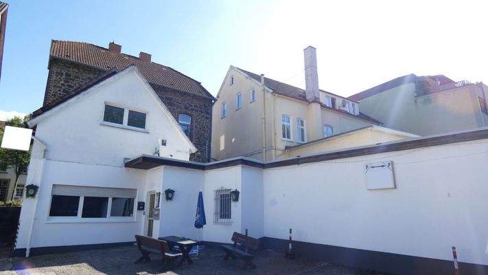 Hinteransicht mit Kegelbahn und Gastwirtschaft