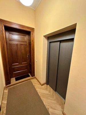 Eingang Wohnung / Aufzug