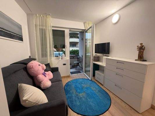 Brixen-Sanierte Wohnung-vollmöbliert-modern-hochwertige Möbel-Eichrichtung-Luxus-Neu-Beleuchtung-Terrasse-Stadtzentrum-Bahnhof