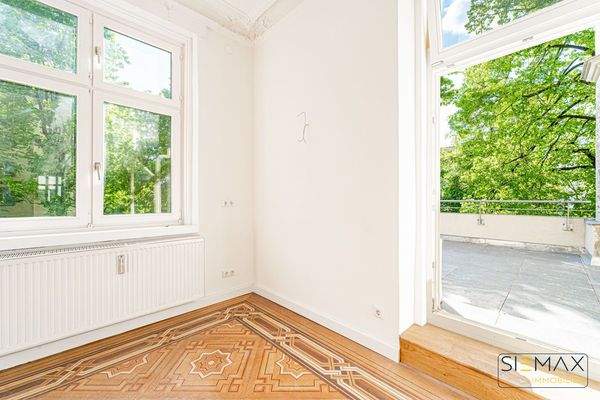 Mit Zugang zum Balkon