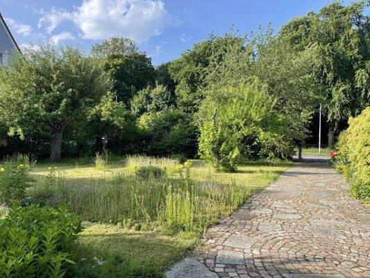 Blick zur Straßenseite