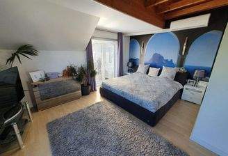 Schlafzimmer mit Süsbalkon