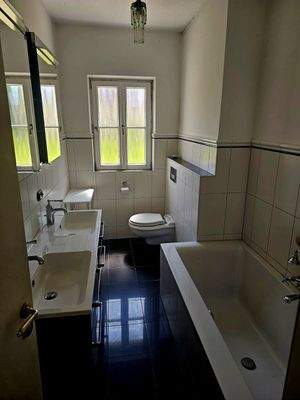 Wohnung 1 (EG) - Badezimmer