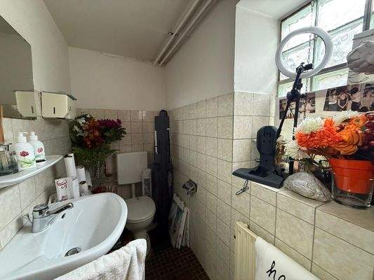 Toilette für Personal im EG