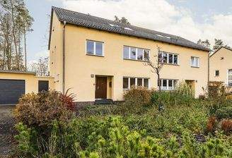 Blick auf Garage & Haus