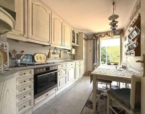 Küche mit Essbereich