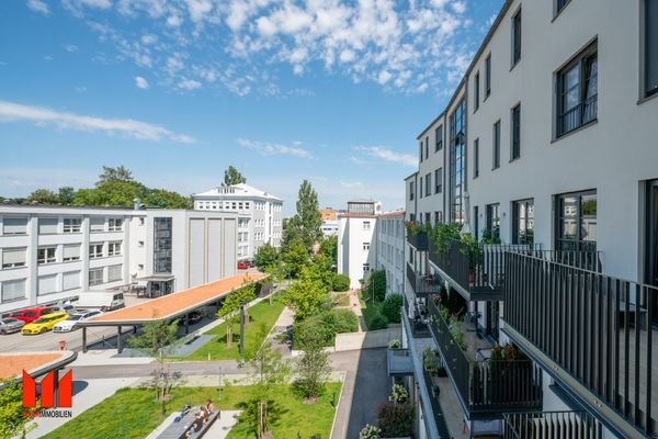 Blick Balkon Innenhof