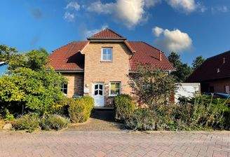 Wohnhaus Straßenansicht