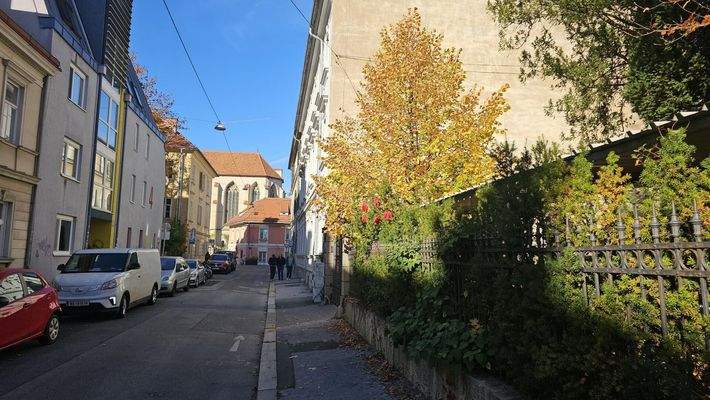 Zufahrt von der Zinsendorfgasse