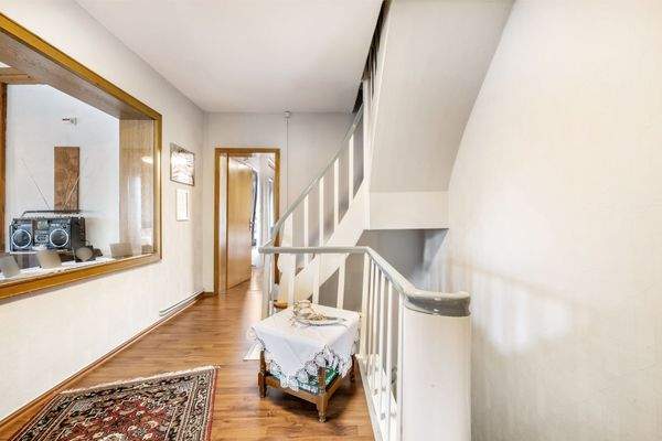 Flur 4 - größeres Gebäude