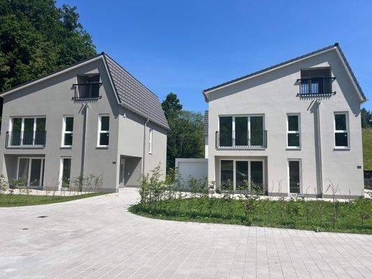 Modernes Haus mit Garten