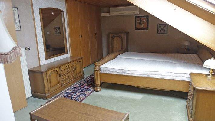 Schlafzimmer DG