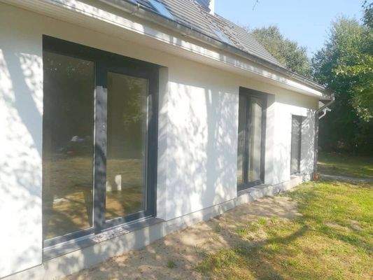 Energetisch u. a. 3-fach verglaste hochwertige EFH-Hülle