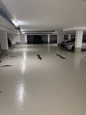 Tiefgarage mit Stellplätzen