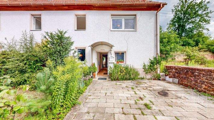 Haus-Nr. 2 - Stellplatz - Eingang