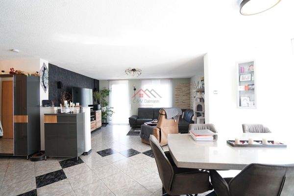 Wohnzimmer mit Esszimmer