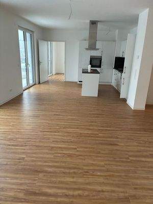 Wohnzimmer mit Einbauküche