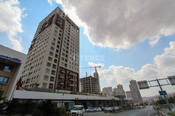 Flats Near the Metrobus Station in İstanbul Esenyurt