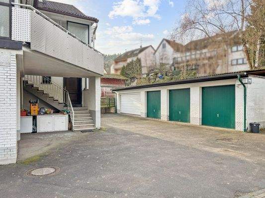 Hinterhof mit Garagen