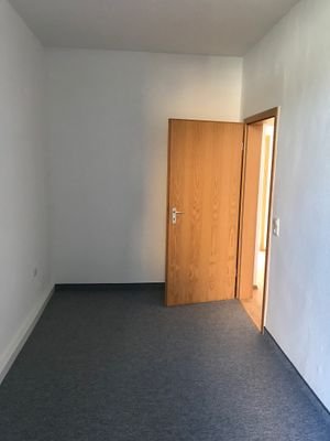 Kinderzimmer mit Balkon (3).JPG