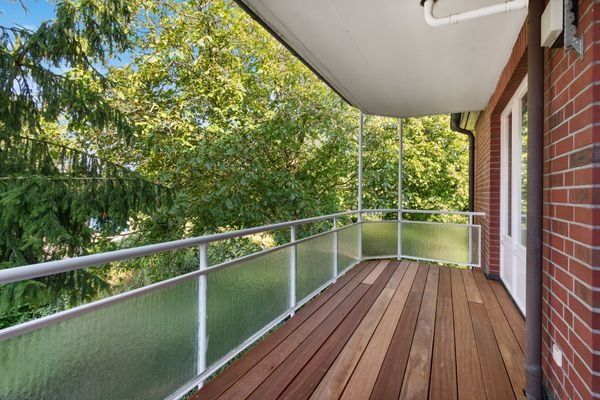 Sonniger Balkon in Westausrichtung