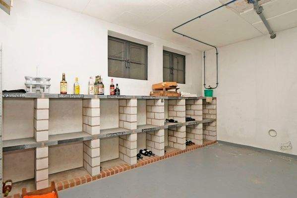 Weinkeller, Werkstatt und ganz viel Stauraum