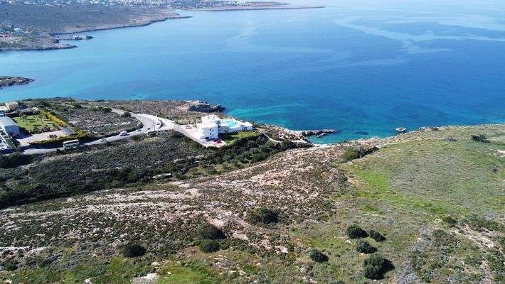 Kreta, Chorafakia Chania: Grosses Grundstück direkt am Meer mit unvergleichlichem Meerblick zu verkaufen