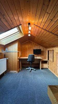Arbeitsplatz im Spitzboden