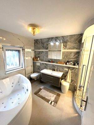 Badezimmer im 1.OG.jpg