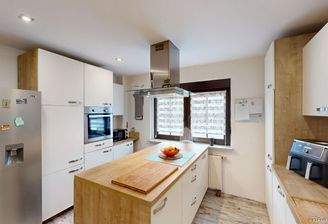 Küche mit Einbauküche