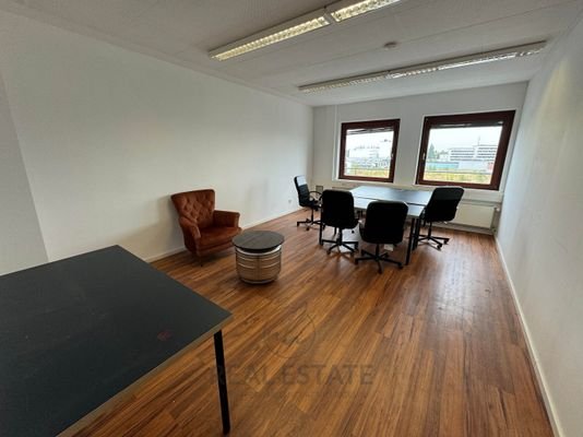 1 Büroraum 8 41 m².jpg