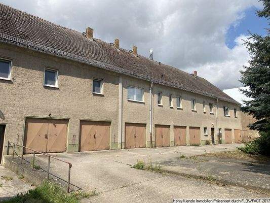 Ansicht seitliches Gebäude 2 Garagen