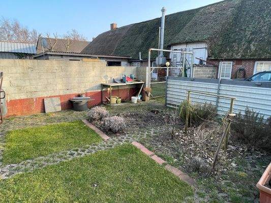 rückwärtiger Haus- und Gartenbereich