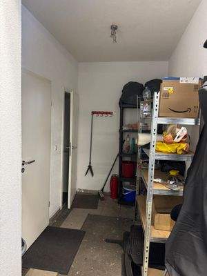 Flur zur Küche und WC