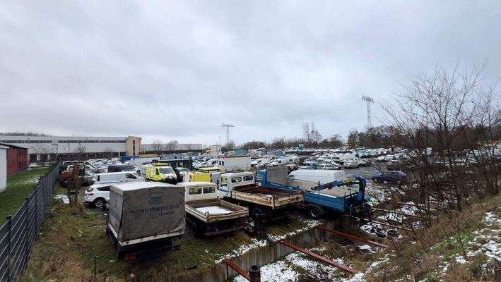 Blick ins Grundstück