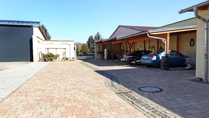 Innenhof/Carport/Zugang zum Garten