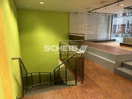 Treppe ins Untergeschoss