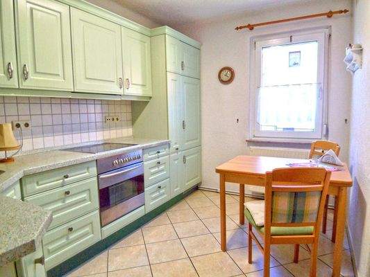 Erdgeschoss-Küche mit EBK