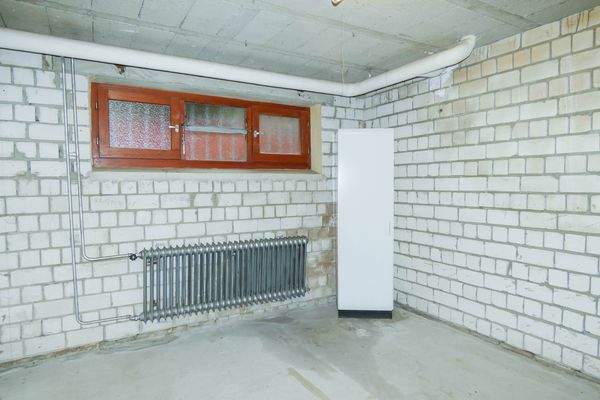 mit ca. 2,20m Deckenhöhe