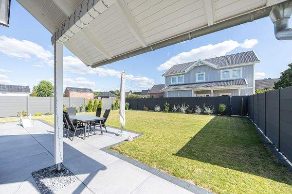 Grillterrasse unter Schleppdach