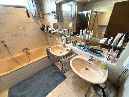 Badezimmer im Erdgeschoss