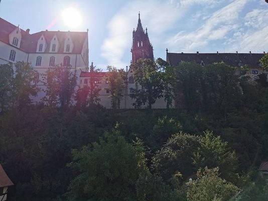 Balkonaussicht auf Dom und Burg