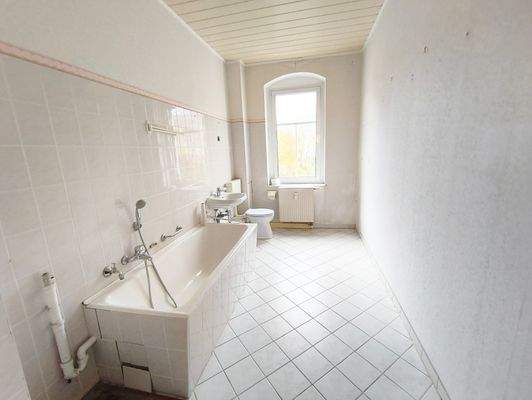 WE04-Leer Badezimmer