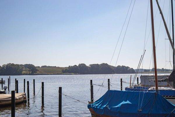 Gegenüberliegende Marina